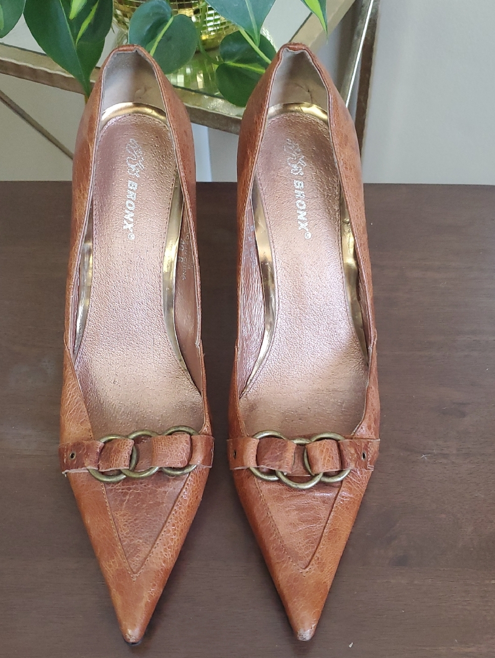 Bronx Tan Pointed-Toe Leather Pumps with Chain Accent